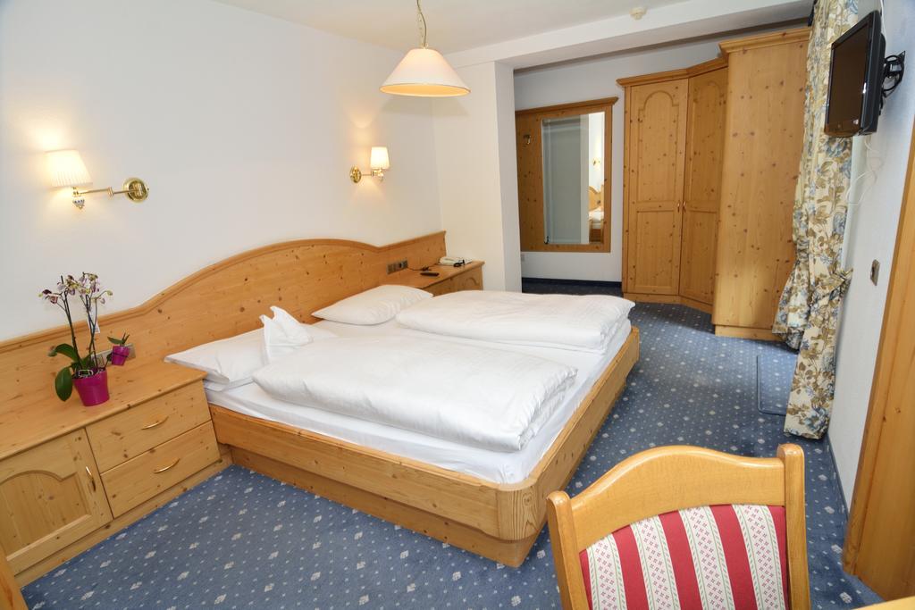 Hotel Silvana Селва ди Вал Гардена Екстериор снимка