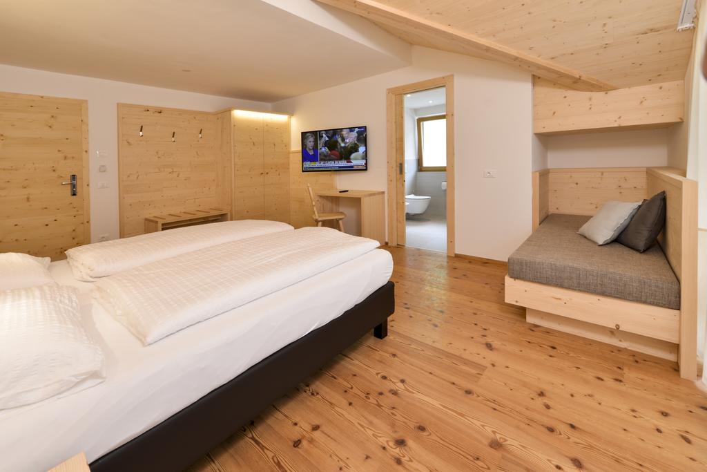 Hotel Silvana Селва ди Вал Гардена Екстериор снимка
