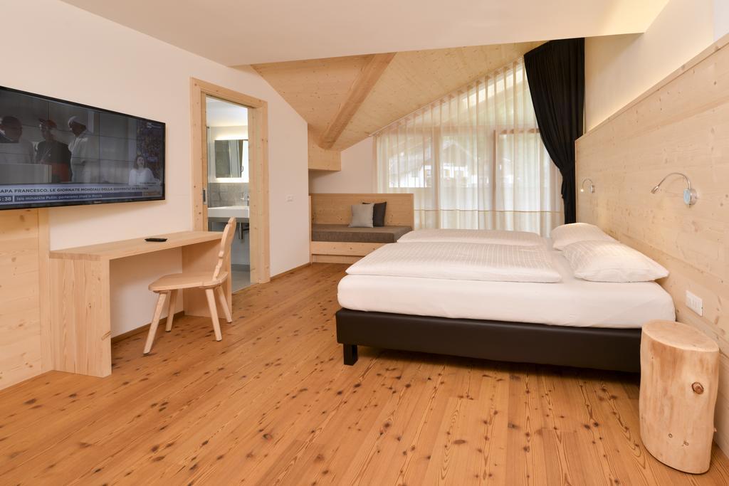 Hotel Silvana Селва ди Вал Гардена Екстериор снимка